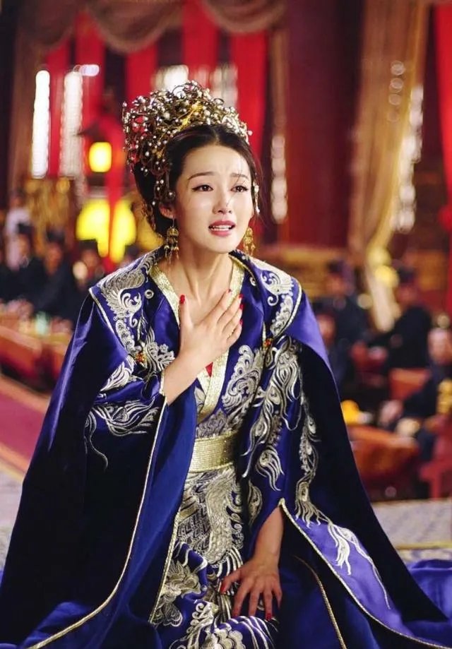 为什么《楚乔传》中，淳儿出嫁的衣服是蓝色的？