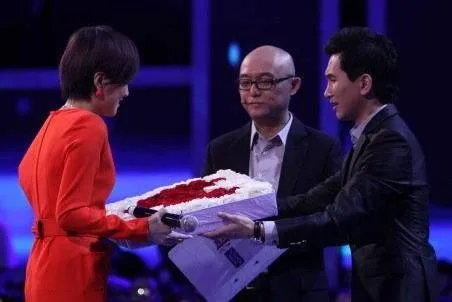 《非诚勿扰》上面牵手的男女嘉宾是真心相爱，还是节目安排的呢？