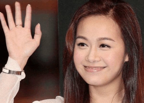 黄心颖做错了什么，TVB高层挽救，是想要她尽早复出吗？