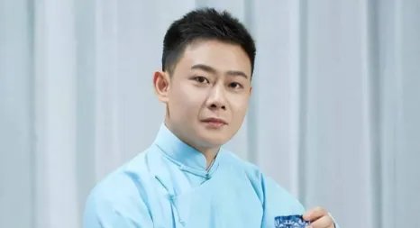 德云社副总栾云平，竟然登上了清华名人榜，粉丝过度追捧并不明智，怎么看？