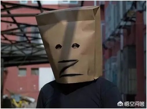 LOL小智评价卡卡,现实中不是直播时的样子,穿着性感是被逼的,你怎么看?