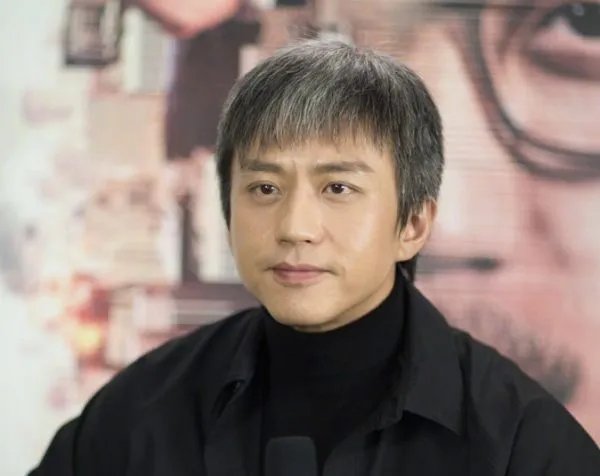 邓超被路人认成邓伦,他们之间有何相似之处?