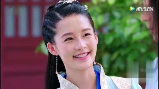 为什么《楚乔传》中，淳儿出嫁的衣服是蓝色的？