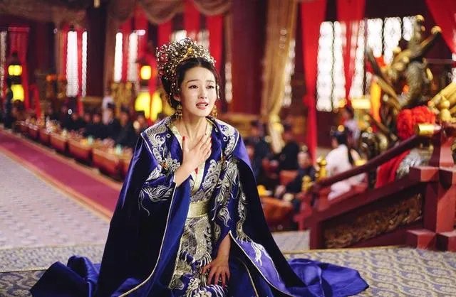 为什么《楚乔传》中，淳儿出嫁的衣服是蓝色的？