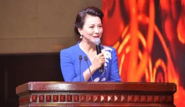 cctv4中国新闻主持人名单