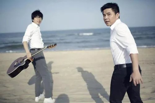 你是如何看待郑钧为水木年华抱不平的说法的，你认可吗？