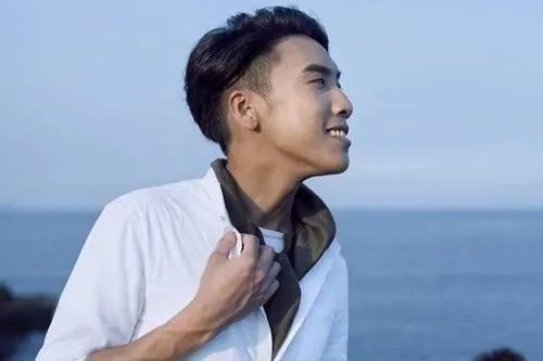 陈乐基曾被汪峰亲手淘汰，4年后成功逆袭，如今的状态又是怎样？