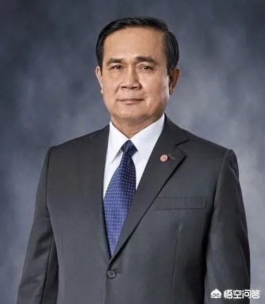 为什么泰国总理和副总理在对待英拉的态度上截然相反？