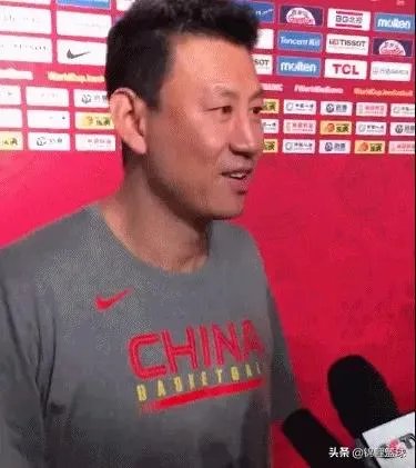 李楠最后时刻叫暂停的时候,周琦表示摊手无奈,他是不是也被李楠搞懵逼了?