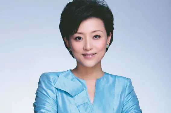 杨澜和老公罕见热吻：为何她离婚后没有选费翔，而是商人吴征？