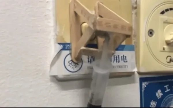 大学生发明宿舍关灯神器,他发明的灵感来自哪里?