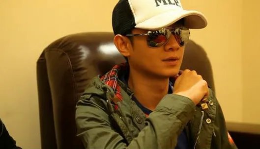 文章牵手神秘女进夜店是怎么回事? 回顾文章出轨事件