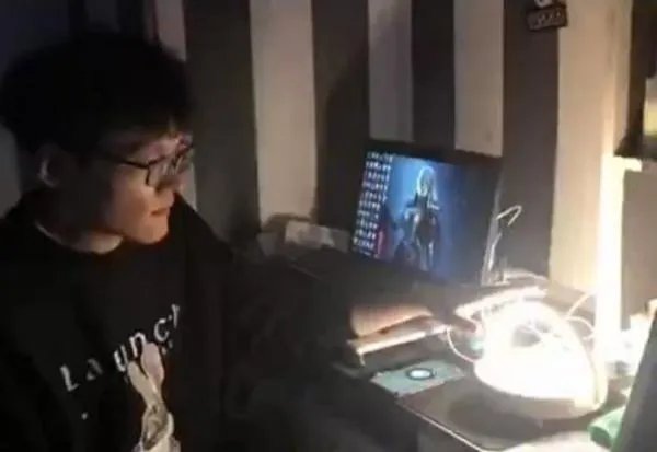 大学生发明宿舍关灯神器,他发明的灵感来自哪里?