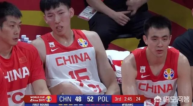 李楠最后时刻叫暂停的时候,周琦表示摊手无奈,他是不是也被李楠搞懵逼了?