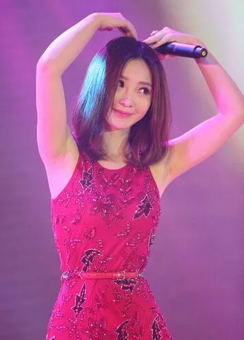 《歌手是谁》柳岩走光高清图片曝光 下腰走光惊呆众嘉宾