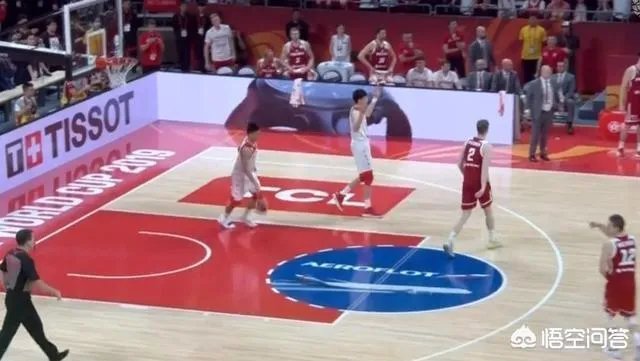 李楠最后时刻叫暂停的时候,周琦表示摊手无奈,他是不是也被李楠搞懵逼了?