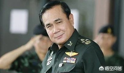 为什么泰国总理和副总理在对待英拉的态度上截然相反？