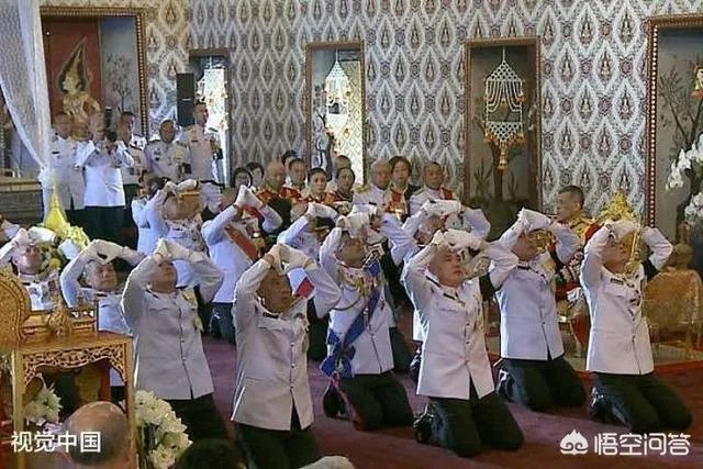 为什么泰国总理和副总理在对待英拉的态度上截然相反？