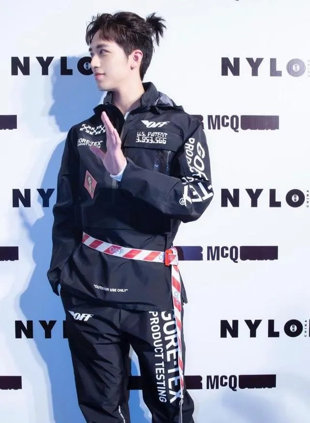 许魏洲生日会助力朋友求婚粉丝,偶像与粉丝间发生过哪些有趣的事?