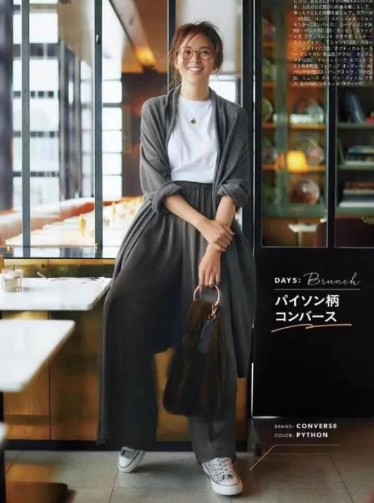 女生运动鞋怎么搭配时尚