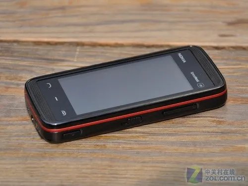 主打中端市场:诺基亚5530XM