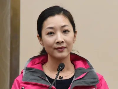 cctv4中国新闻主持人名单