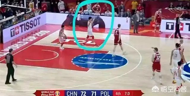 李楠最后时刻叫暂停的时候,周琦表示摊手无奈,他是不是也被李楠搞懵逼了?