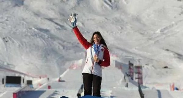 当年放弃美籍的15岁美少女，帮助中国夺冠，你怎么看？