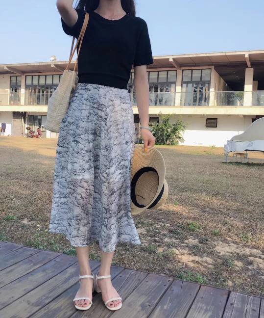 为什么有的女生是小个子,看起来却很高?