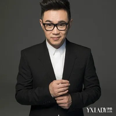 董成鹏妻子张文露照片流出妻子貌美如花令人羡慕