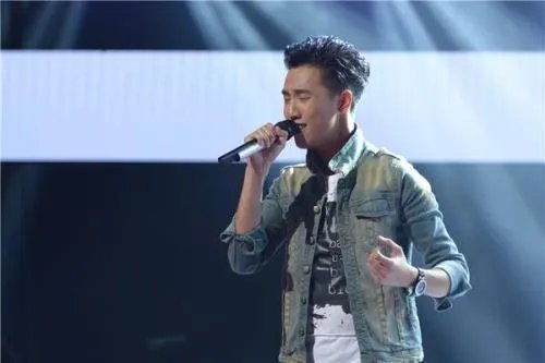 陈乐基曾被汪峰亲手淘汰，4年后成功逆袭，如今的状态又是怎样？