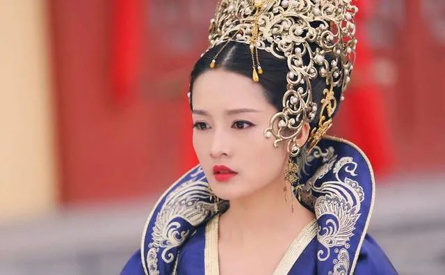 为什么《楚乔传》中，淳儿出嫁的衣服是蓝色的？