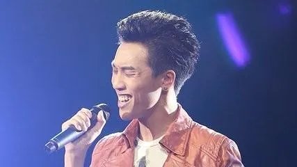 陈乐基曾被汪峰亲手淘汰，4年后成功逆袭，如今的状态又是怎样？