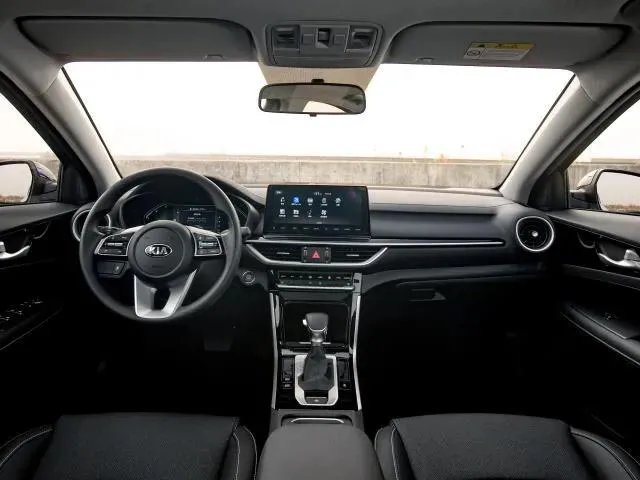 想买性价比高的代步车,同事推荐了2021款起亚K3这车如何?