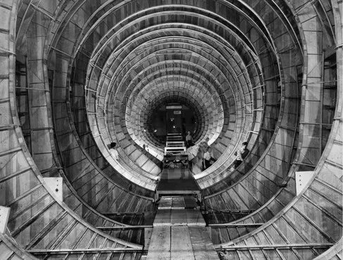 “钢铁侠”制造的休斯H-4最大的水上飞机