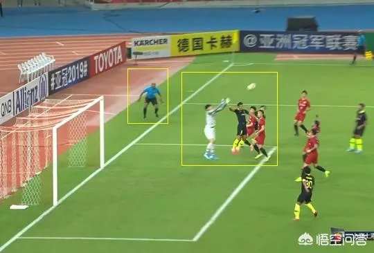亚冠上港2-2浦和红宝石，日本的第一个进球是颜骏凌的锅还是犯规？哈桑执法公平吗？