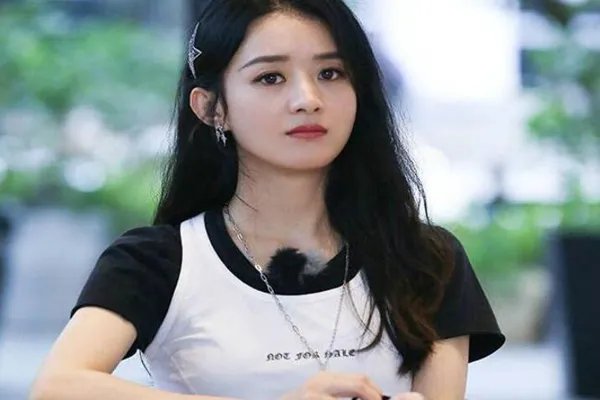 关于赵丽颖切肉切到手抖一事，你有何看法？