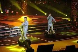 你有过哪些独自一个人去看演唱会的经历，感觉如何？