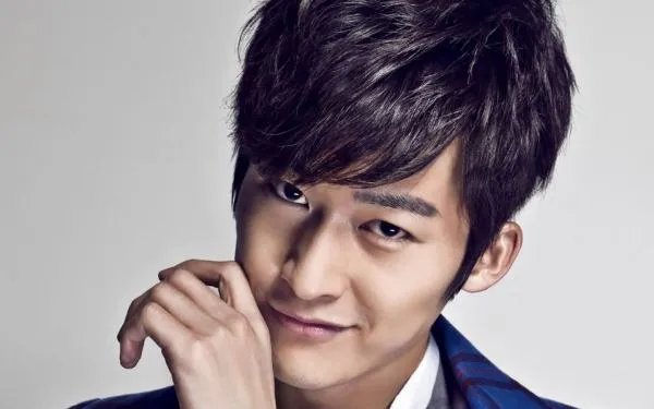 明星签名大多看不懂，这是一种设计还是为了省事？