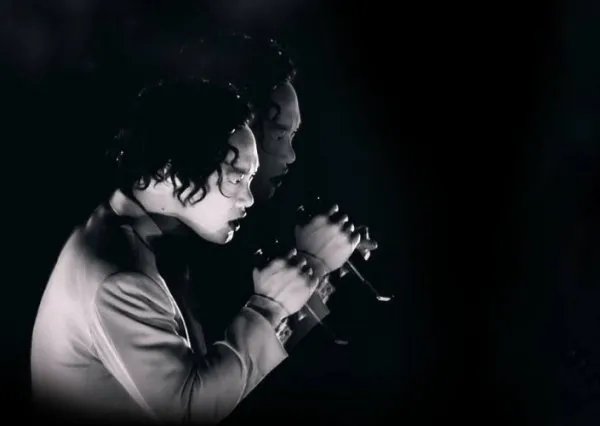 对于陈奕迅称很久没有收入了一事，你怎么看？