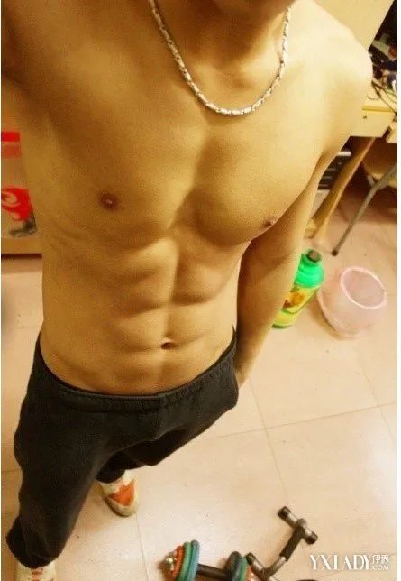 欣赏腹肌男孩图片为你介绍志尹南的搏击赛事