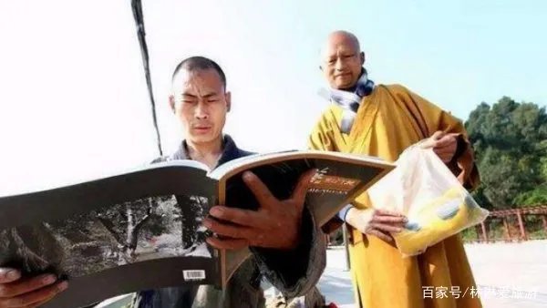 他是中国真正的苦行僧，三步一拜走完四大名山，那他是谁呢？