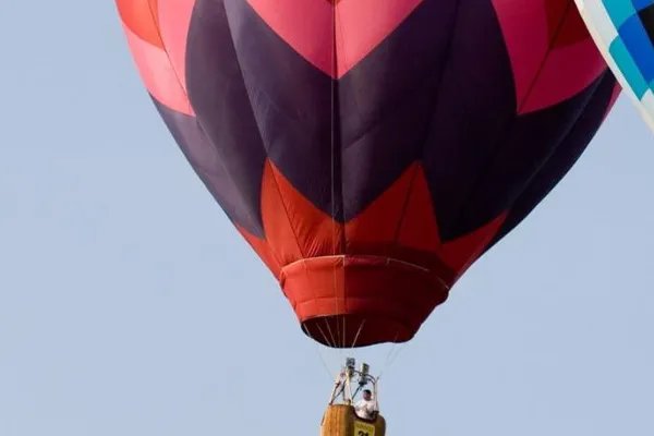 在中国，哪里可以体验到最好的热气球项目，又有哪些需要注意的事项？