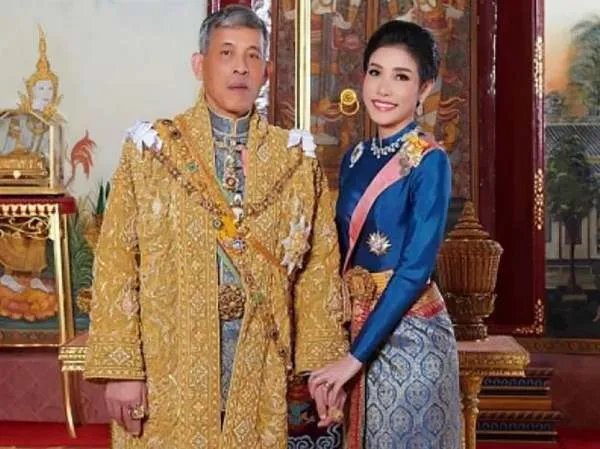 泰国国王带诗妮娜视察她曾被关监狱，诗妮娜曾遭受了怎样的委屈？