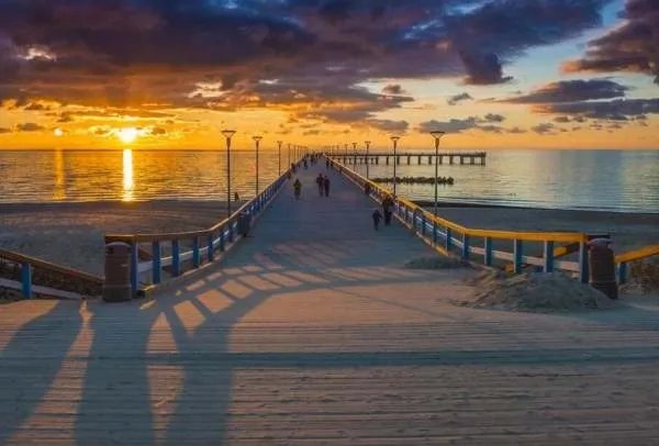 成都哪里有服装批发市场？我想买便宜点的衣服。