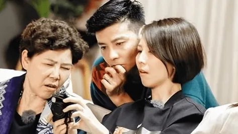 “最惨港姐”蔡少芬：获得刘銮雄数亿资产，深得原配喜欢，曾经有多单纯？