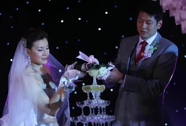 莫科现任妻子有多孝顺？