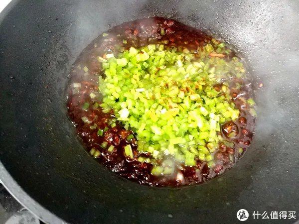 做炸酱面，黄豆酱、豆瓣酱、甜面酱选哪个？搞清楚区别很关键