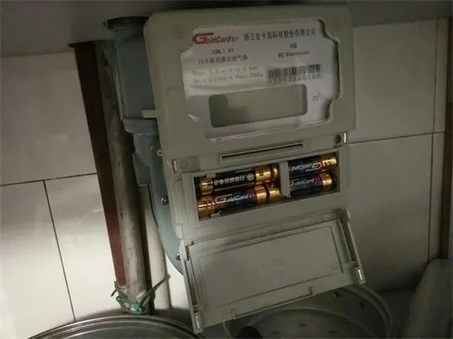 煤气表读数读哪个数