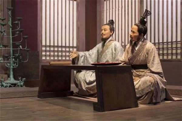 管仲与鲍叔牙两人究竟是什么关系？